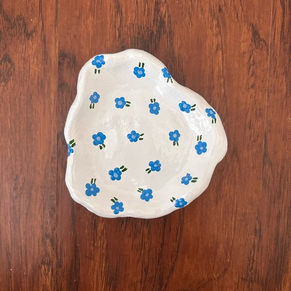 Handcrafted White Clay Sealed Jewelry/Trinket Dish with Blue Floral Design - Picture 2 of 5